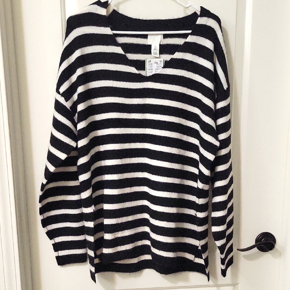 H&M black and White Striped Sweater